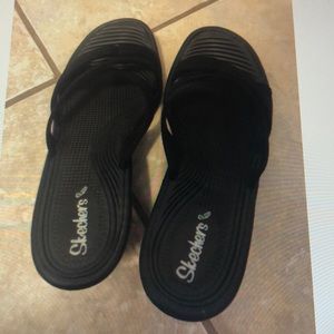 Skechers Sandals Women’s 8 Black Rumbles Wedge Criss Cross Strap Thong 37341